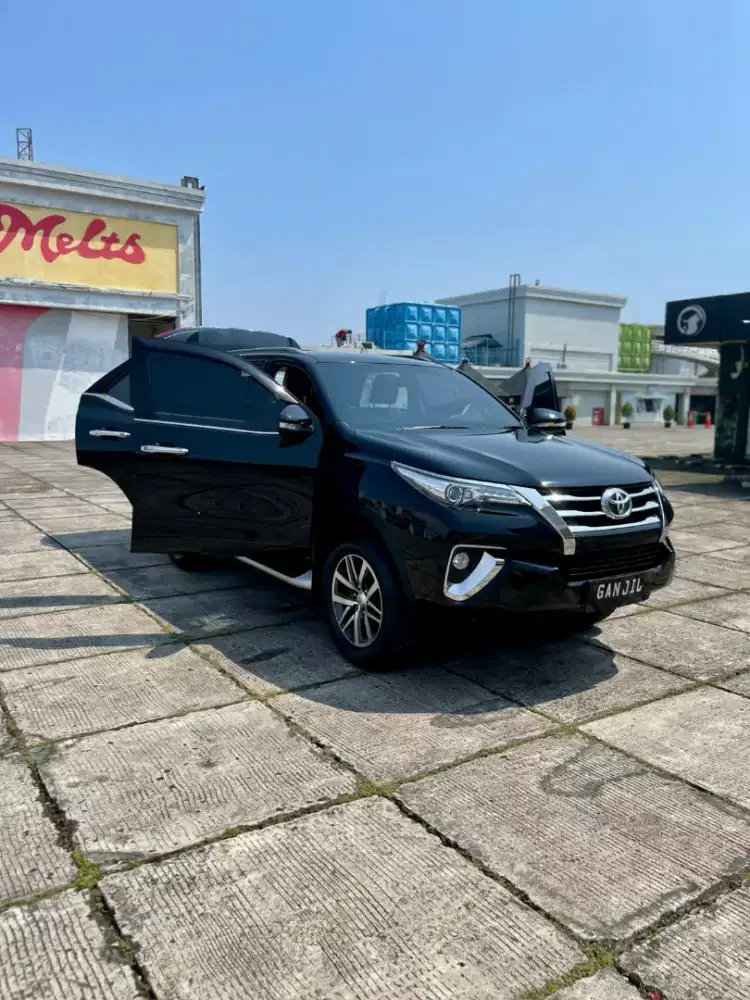 Toyota Fortuner VRZ at 2016 Hitam Km Antik Tdp 55Jt Nego
