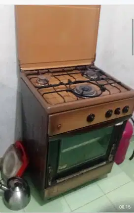 Kompor Gas 3 Tungku + Oven Merk Tecnogas Kondisi No Minus
