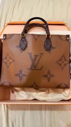 Louis Vuitton On The Go ( Branded Bag ) Original