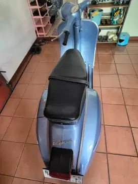 Vespa Sprint biru muda