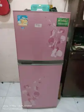 Kulkas 2 pintu merek Sharp