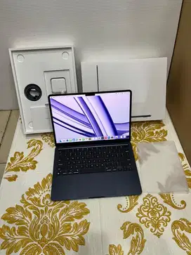 Macbook Air 13 inch M3 8gb 256gb Second IBOX Mulus Fullset Original