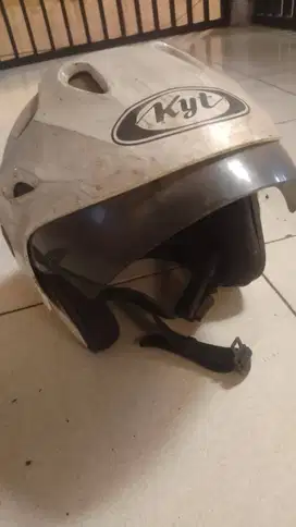 Helm KYT warna putih