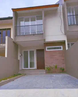 Rumah baru 2 lantai dalam komplek di sayap gegerkalong, sarijadi