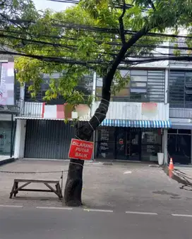 Disewakan Ruko Dekat Pinggir Jalan Sangat Strategis