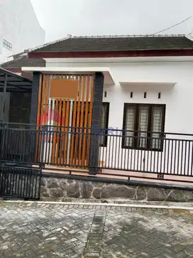 Rumah Jual Dalam Perum Puri Bunga Lokasi Ramai Dekat Suhat Kota Malang