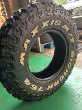 Ban Maxxis MT R15