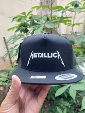 Topi Trucker Clasic Yupoong Original CSTM Metallica Kondisi Baru