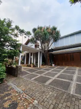 Rumah 2 Lantai Bagus Asri Swimming Pool di Lebak Bulus Jakarta Selatan