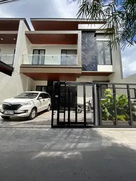 RUMAH BARU MEWAH 2 LANTAI KONTEMPORER DI DALAM PERUMAHAN SIDOARUM