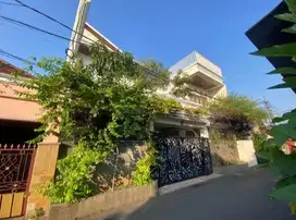 DIJUAL 2 RUMAH TINGGAL DENGAN KOSKOSAN AREA TAMAN MINI JAKARTA TIMUR