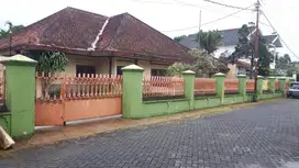 Rumah besar, area parkir luas, dekat kampus UGM, UPN, UIi di Sleman