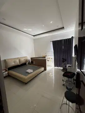 Dijual Rumah 3 lantai di Modernland Tangerang