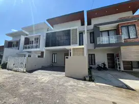 RUMAH MODERN 2LT 900JT-an DI SLEMAN DEKAT TAMAN DENGGUNG