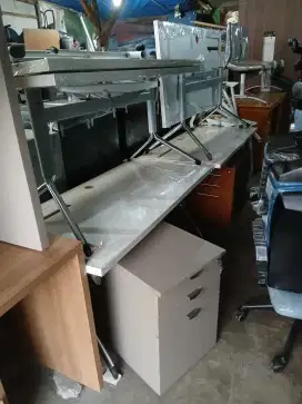 meja kerja minimalis
