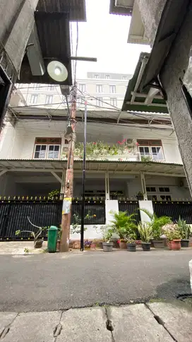 3 Menit Ke Thamrin City, Rumah Siap Huni Jl Kebon Kacang Jakarta Pusat