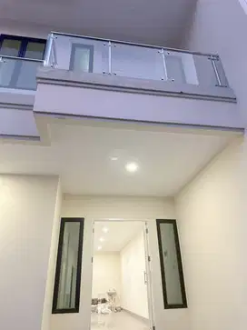 Rumah Baru 3 Lantai Taman Ratu 5x18 Jakarta Barat