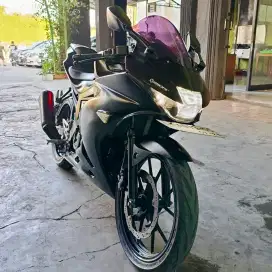 Suzuki GSX R Hitam 2018