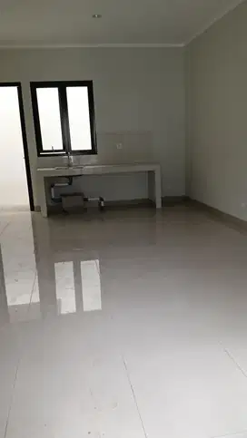 Dijual rumah murah 2lantai di Cluster Regia Summarecon Crown Gading