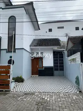 DIJUAL Rumah konsep homestay full furnished - LT