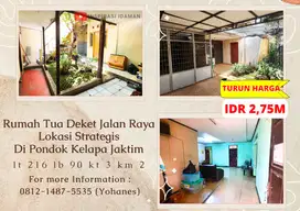 Rumah Tua Deket Jalan Raya Lokasi Strategis di Pondok Kelapa
