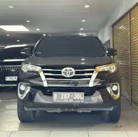Fortuner SRZ 2.7 AT Hitam