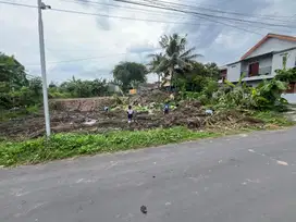 5 MENIT HYATT REGENCY: Tanah Palagan Km 10 Jogja