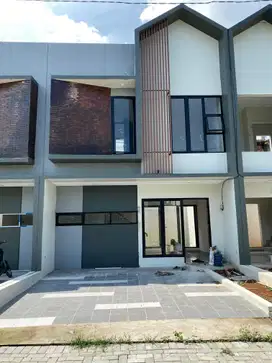 Rumah 2 lantai siap huni dekat stasiun rawabuntu dan pintu tol