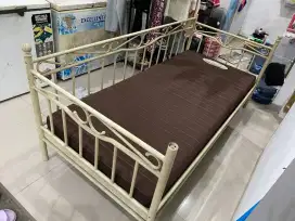 Di jual Ranjang besi/ Sofa Bed