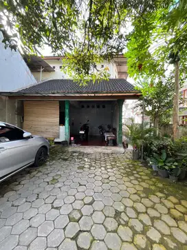RUMAH LUAS HOOK STRATEGIS DI MAGUWOHARJO DEPOK SLEMAN DEKAT PASAR STAN