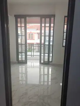 Dijual cepat rumah minimalis 2 lantai rapi siap huni di citra grand