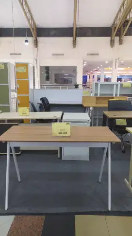 Meja kerja walnut