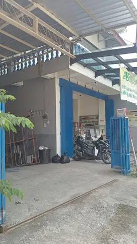 DICARI KARYAWAN SERABUTAN DI TOKO KACA