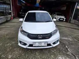 Honda Brio 1,2 RS CVT CKD tahun 2023 warna putih siap pakai