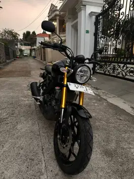 DIJUAL YAMAHA XSR 2024 KM 900 MULUS
