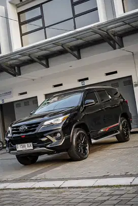 TOYOTA FORTUNER VRZ TRD KM 25RB