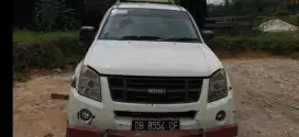 Isuzu D-Max diesel 4X4 Tahun 2010