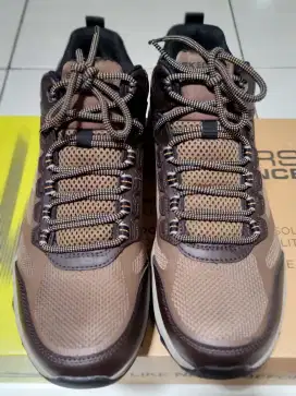 BNIB Skechers outdoor 42.5 Viet best condition Boots