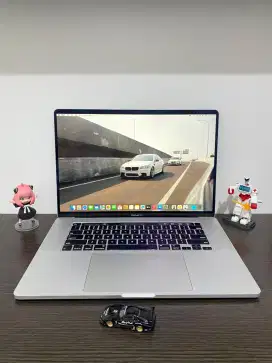 MacBook Pro 16 Inch 2019 Core i9 SSD 1TB Silver Mulus