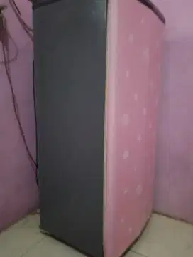 Kulkas merk Sanyo satu pintu
