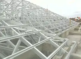 Tukang renovasi dan atap