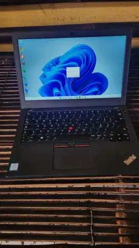 Laptop Lenovo X270  core i5  7th Gen  Touchscreen
