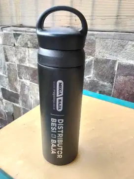 Tumbler sedang hitam nego
