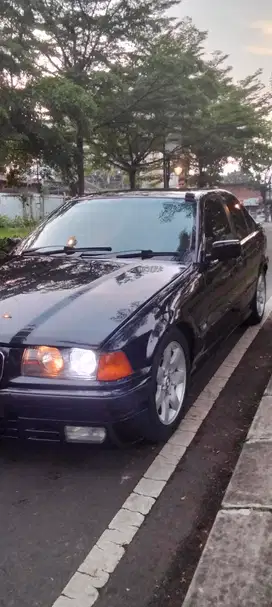 BMW 318i 1996 Bensin