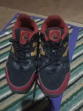 Sepatu bekas ukuran 37
