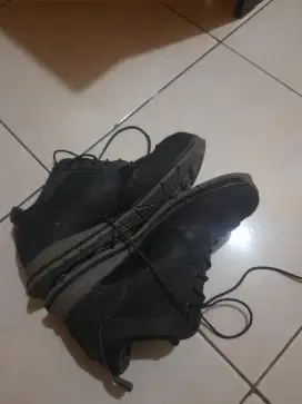 Sepatu hiking eiger anaconda z