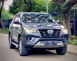 Toyota Fortuner VRZ Tetradrive 4X4 Diesel Tahun 2021 Abu Abu Metalik
