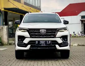 Toyota Fortuner GR 2.8 Sport 4x2 Diesel Tahun 2022 Putih