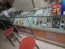 Dijual etalase Hp kondisi masih mulus bagus ada 4 buah