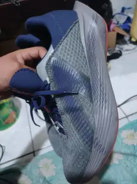 Jual sepatu running specs
